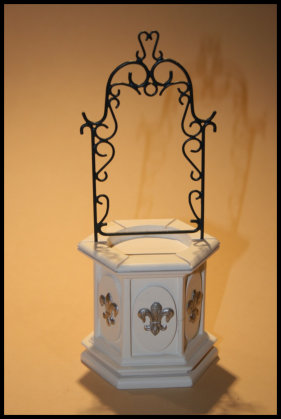 Brunnen mit Schmiedegitter